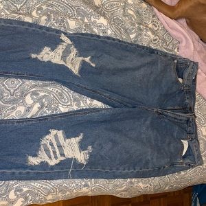 Brand new never worn, size 14 American eagle ripped mom jean high rise